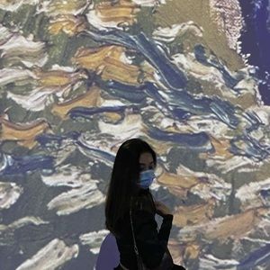 Meet your Posher, Yanis